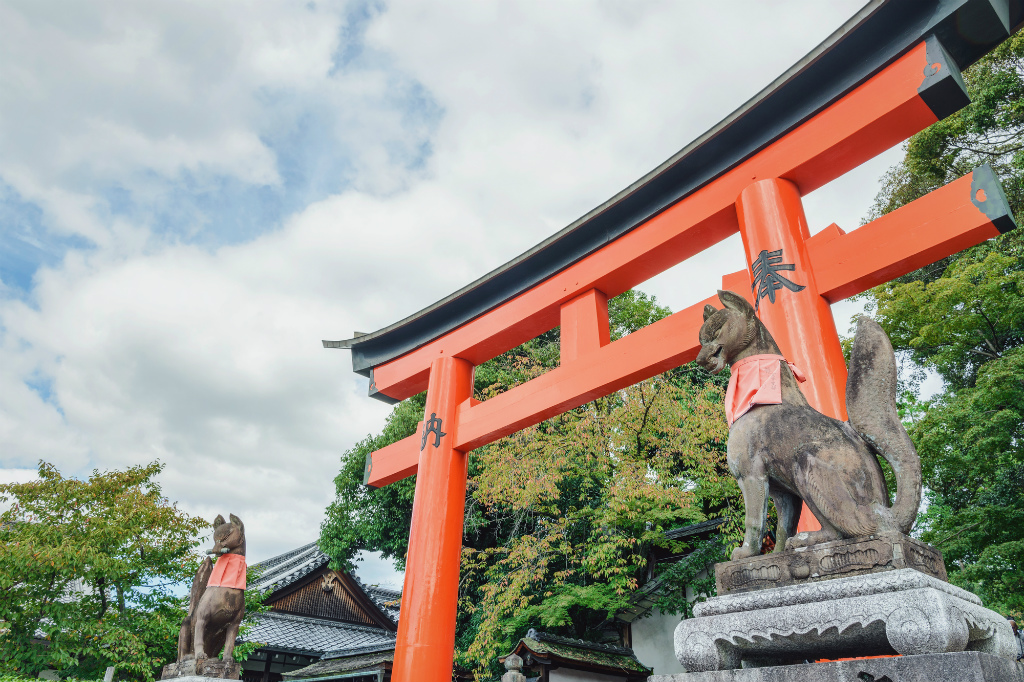 3分でわかる 稲荷神社はなぜ狐 お稲荷さんと狐の関係と由来をわかりやすく解説 Rinto